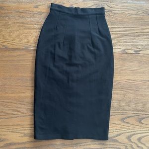 Black Pinup Wiggle Skirt by La Femme En Noir